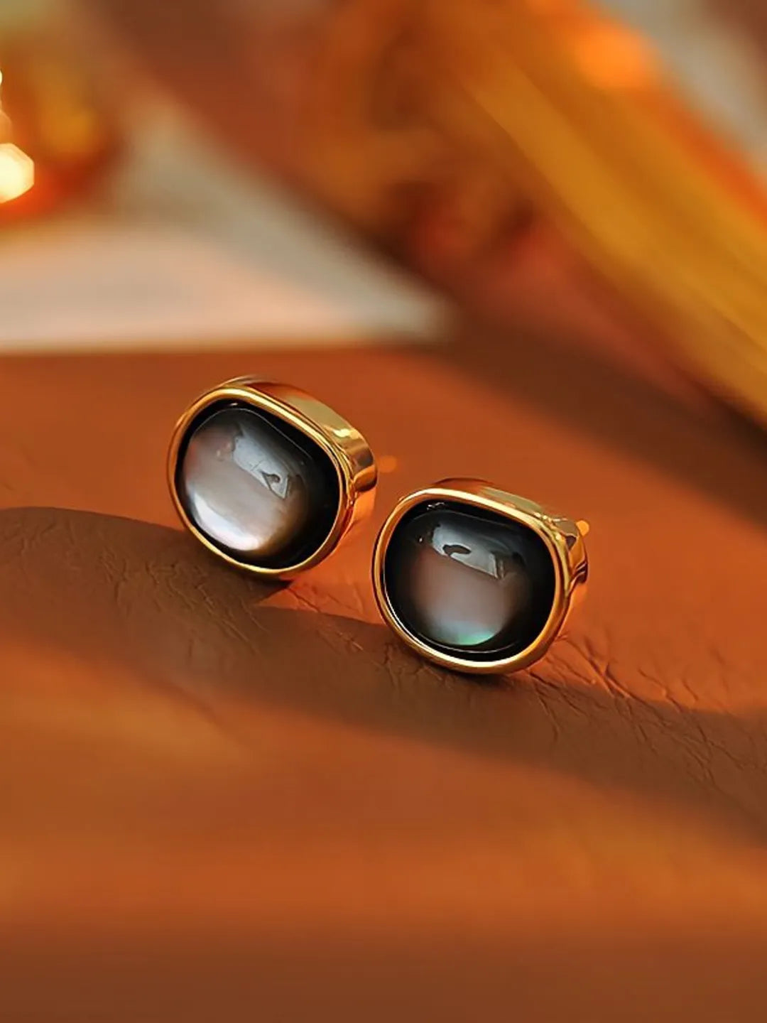 DOT STUD EARRINGS