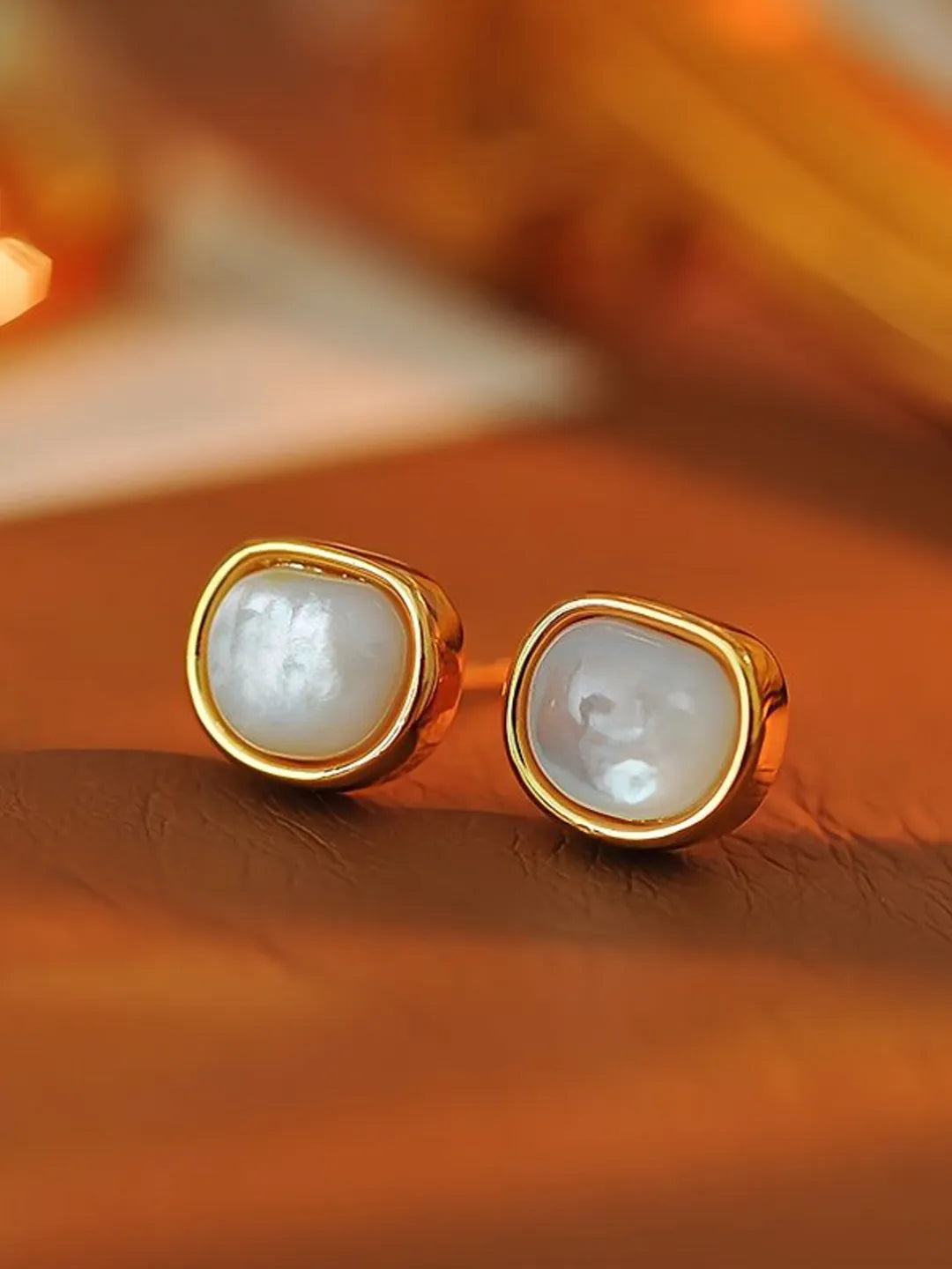 DOT STUD EARRINGS