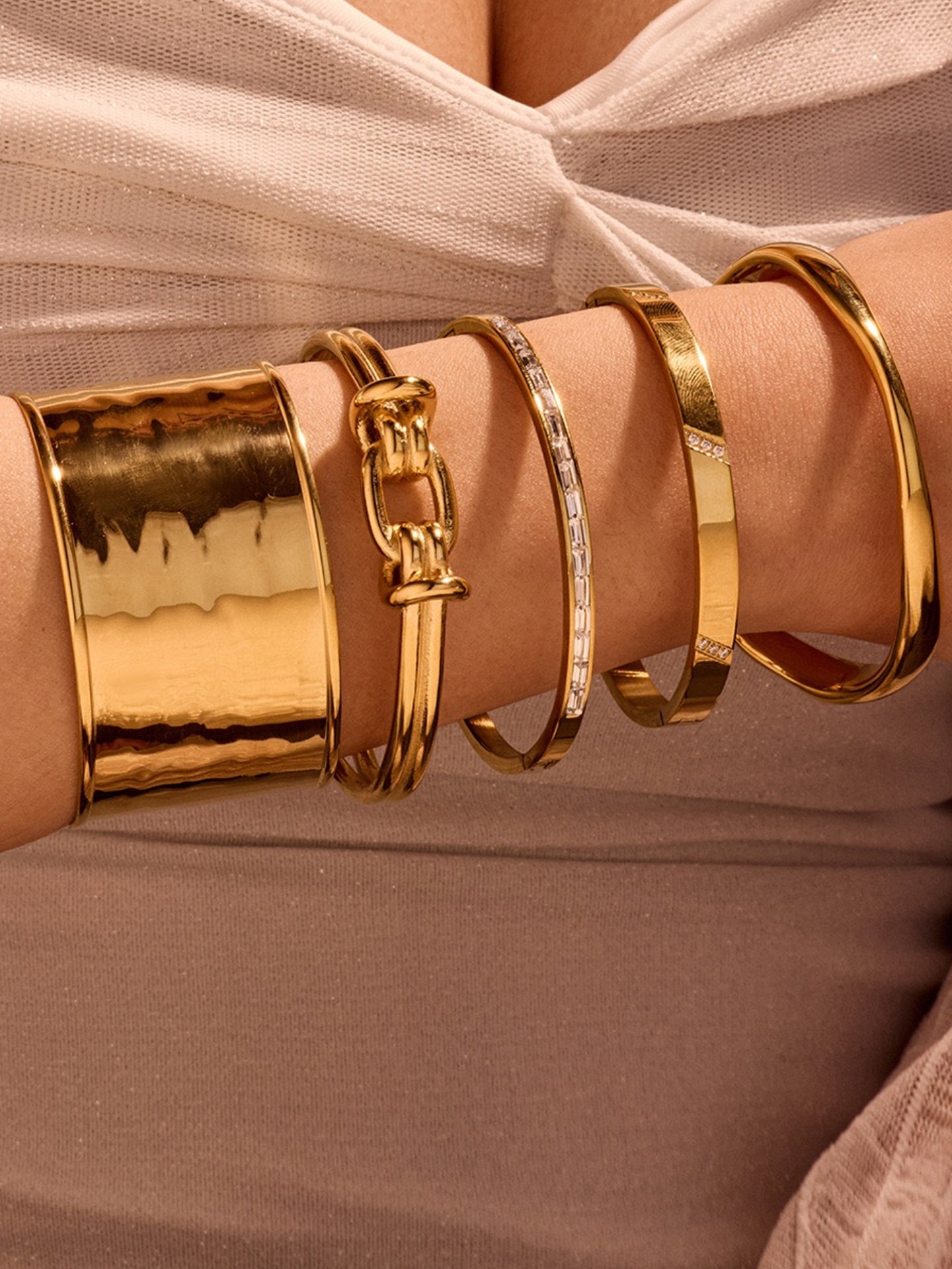 MINIMALIST CUFF BRACELET