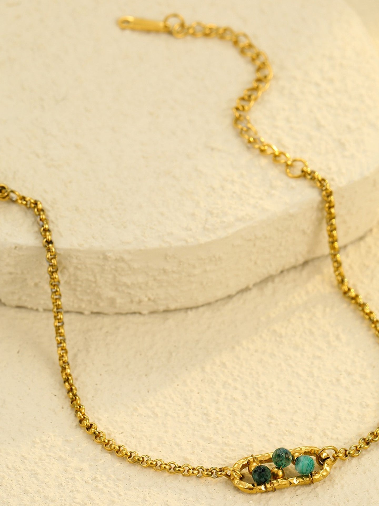 BRACELET EN PIERRES PRÉCIEUSES