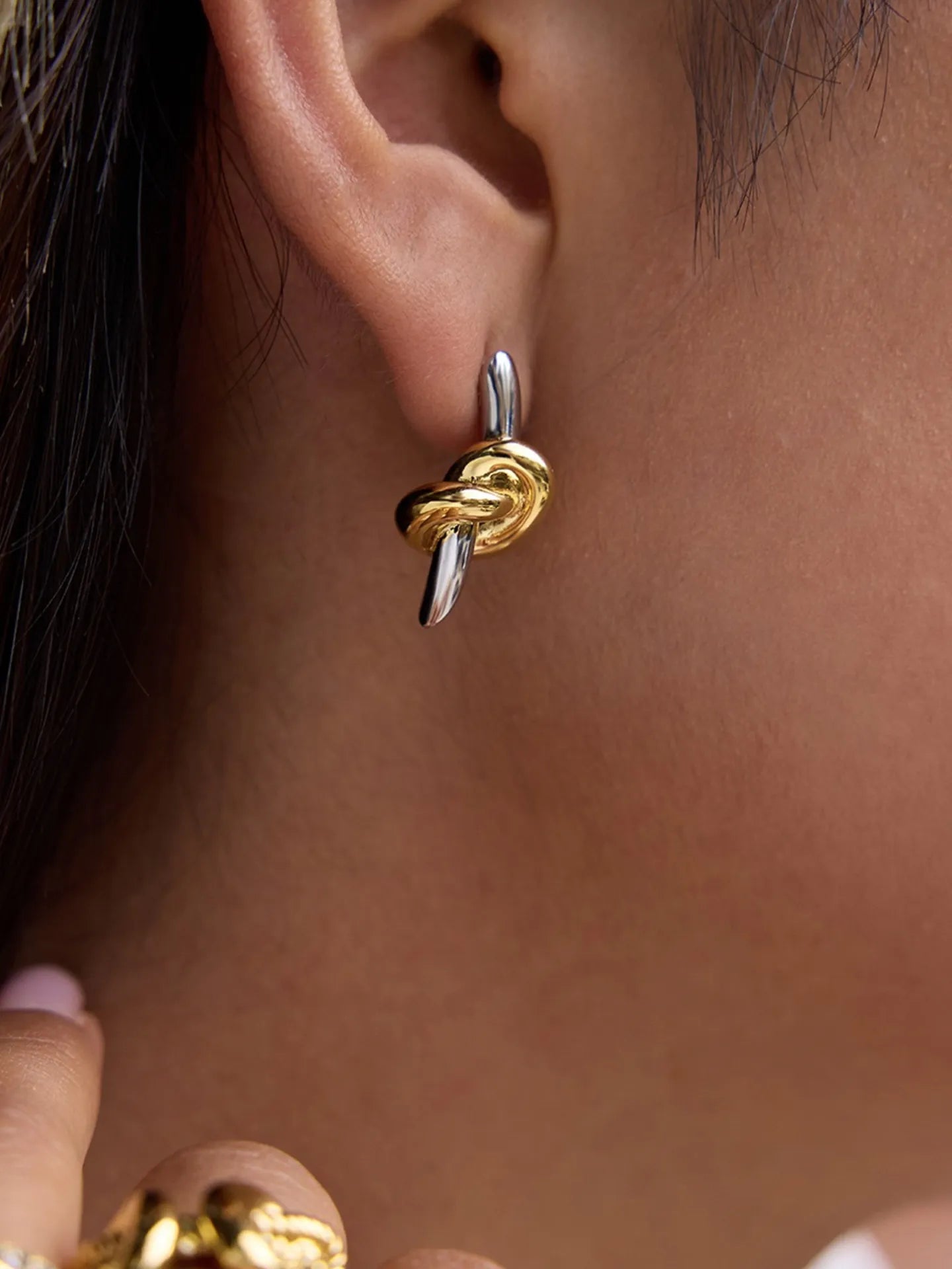KNOT STUD EARRINGS