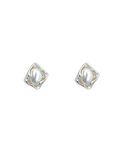 FRESHWATER PEARL EARRINGS
