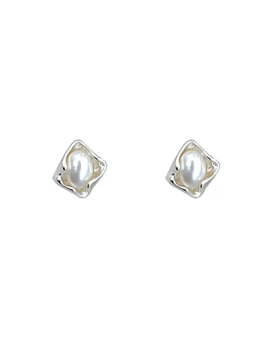 FRESHWATER PEARL EARRINGS