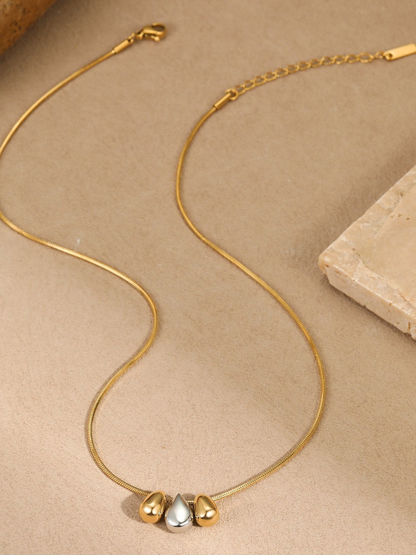 CRYSTAL DROPLET STRAND