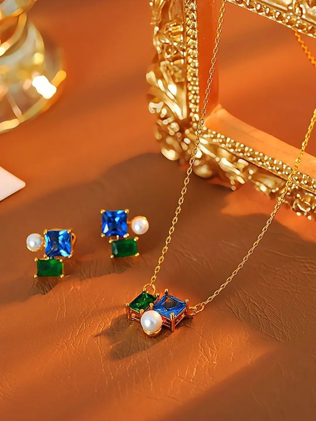 GEOMETRIC ZIRCON NECKLACE