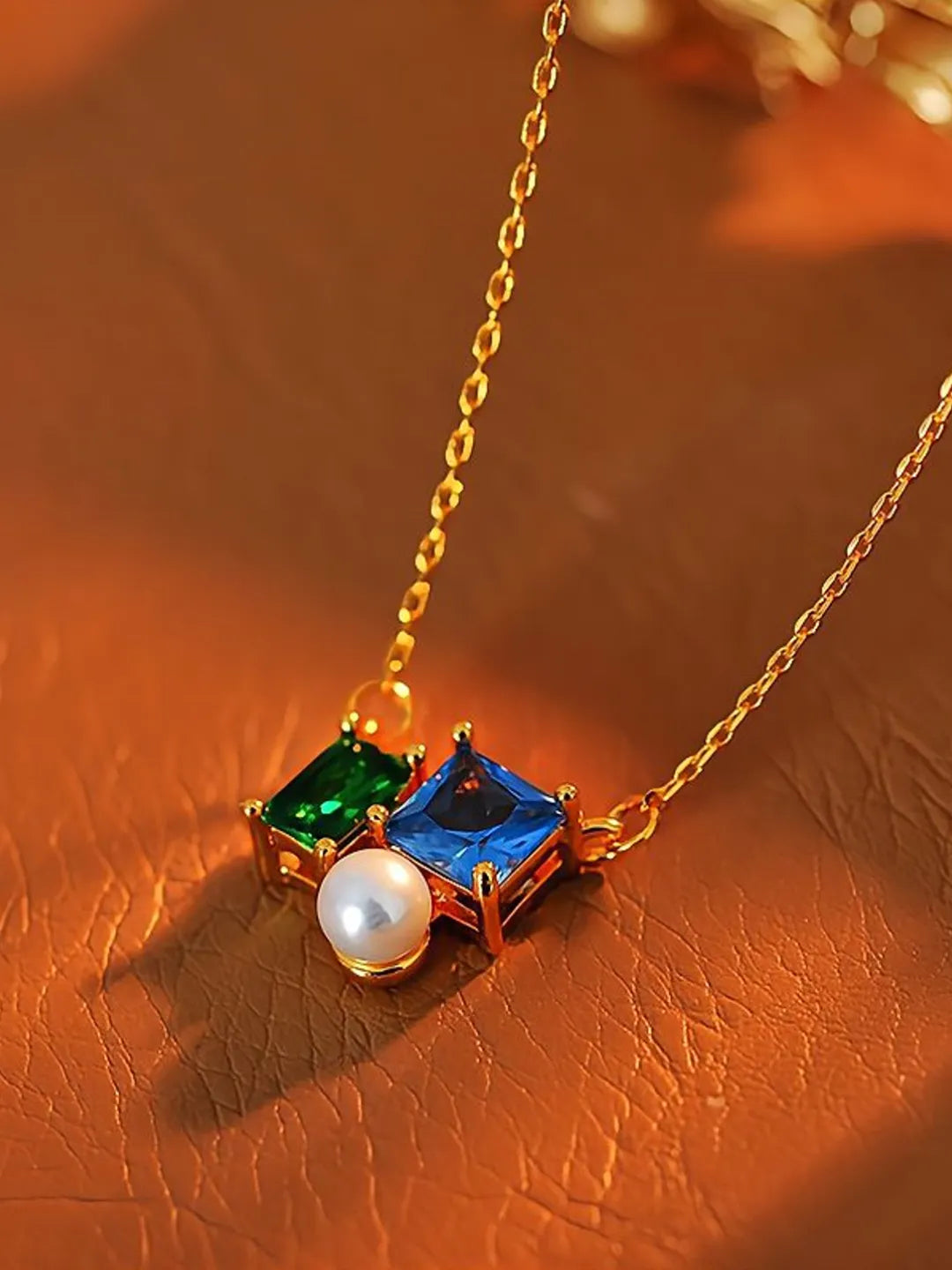 GEOMETRIC ZIRCON NECKLACE